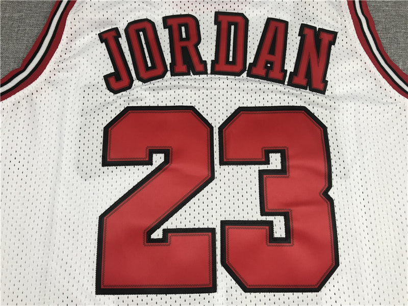 Michael Jordan #23 Chicago Bulls Mitchell & Ness White 1995-96 Championship Trophy Patch Hardwood Classics Swingman Jersey