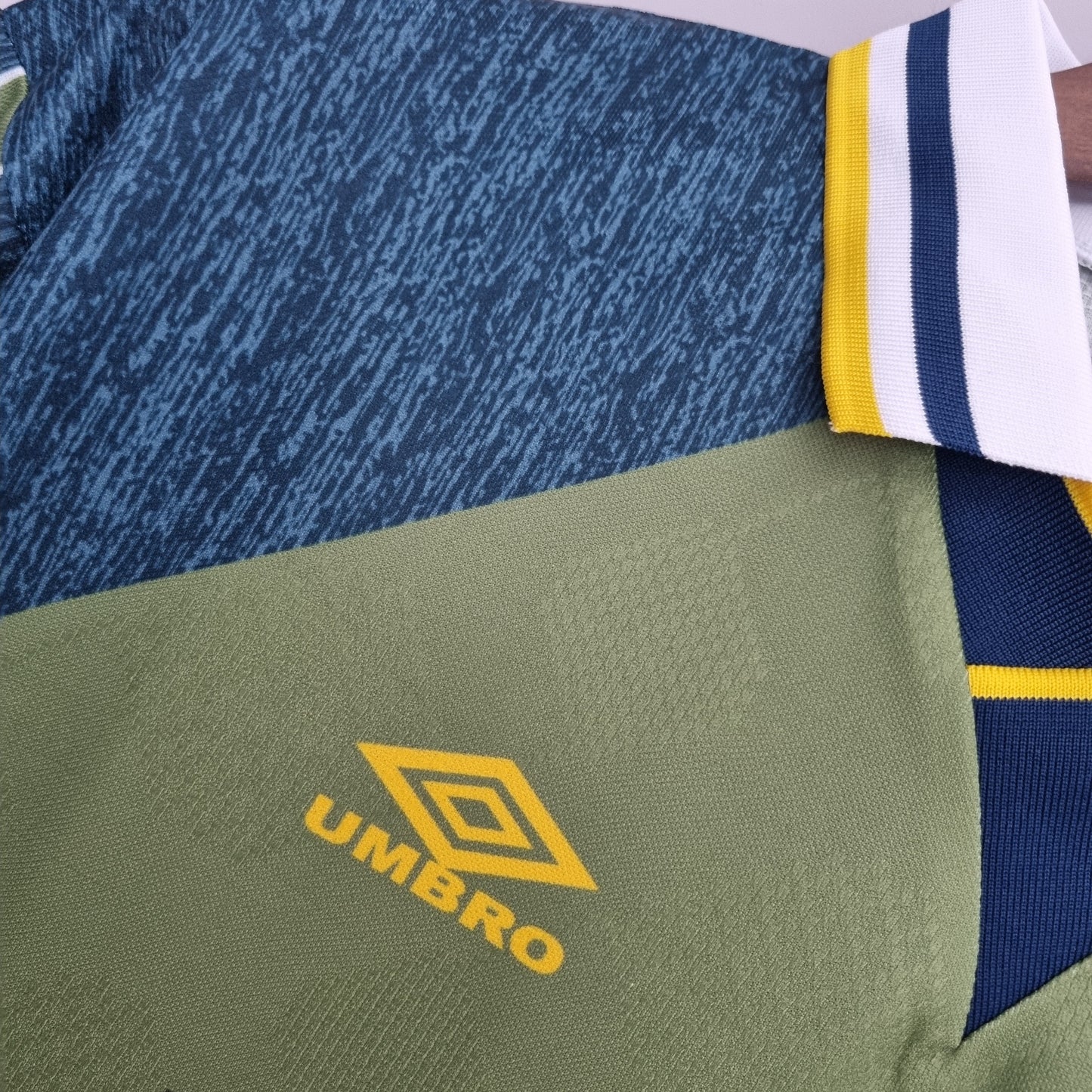 Inter Milan 1995-96 Away Retro Jersey – Umbro Green Pirelli Zanetti Roberto Carlos Paul Ince Football Shirt