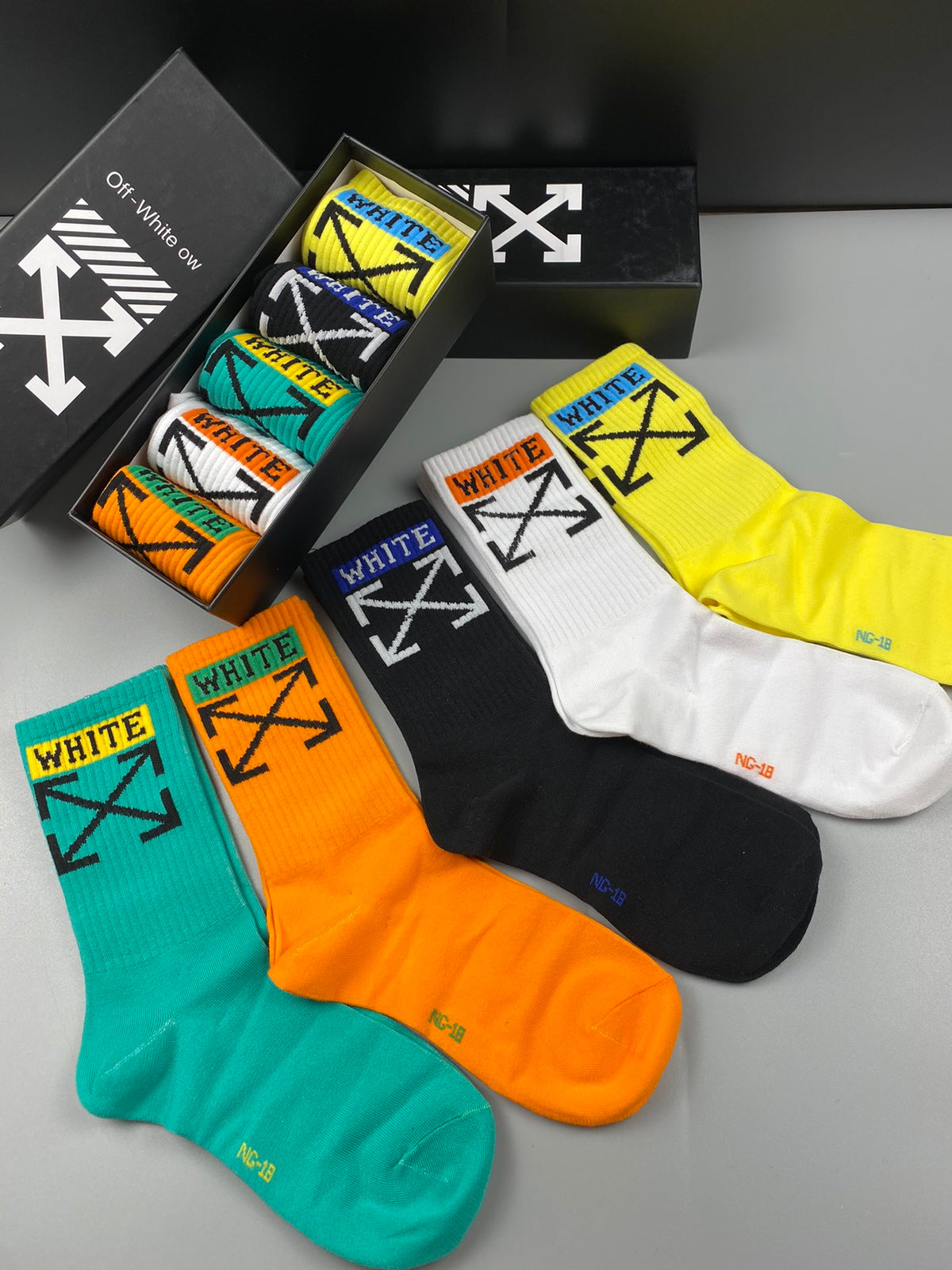 Off-White Bright Multicolour Large Arrow Cuffs Crew Socks, image 2