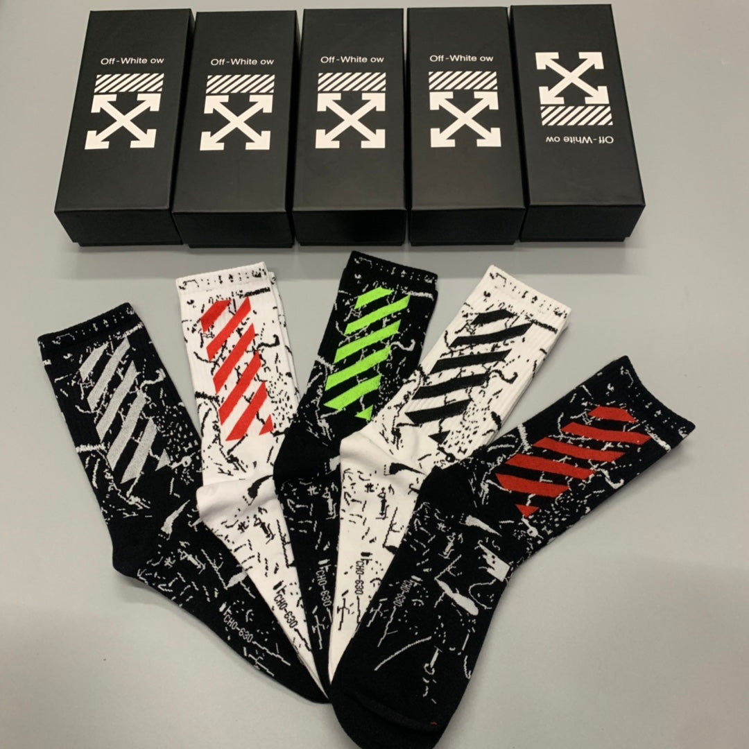Off-White Neutral Bright Diagonal Stripe Patterns Crew Socks, image 3