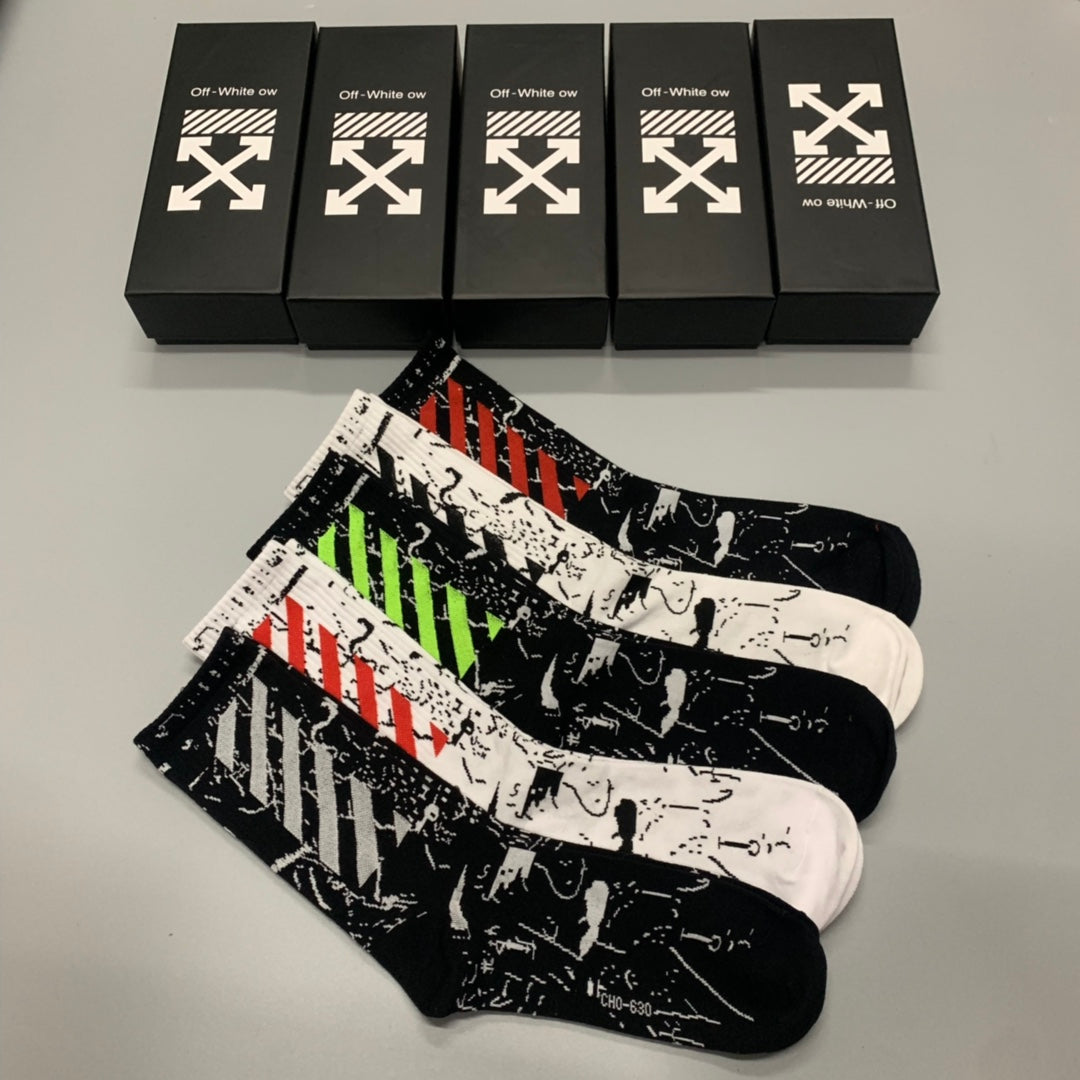 Off-White Neutral Bright Diagonal Stripe Patterns Crew Socks, image 4