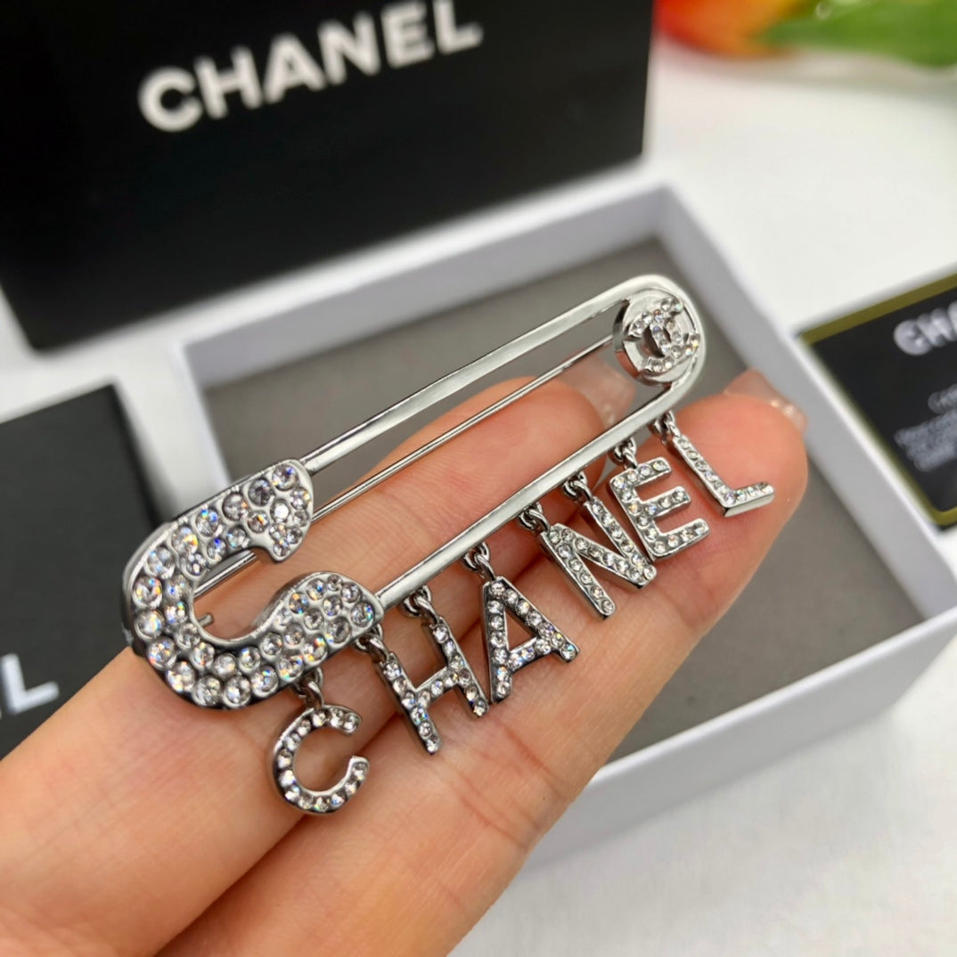 Chanel style brooches - product photo 1