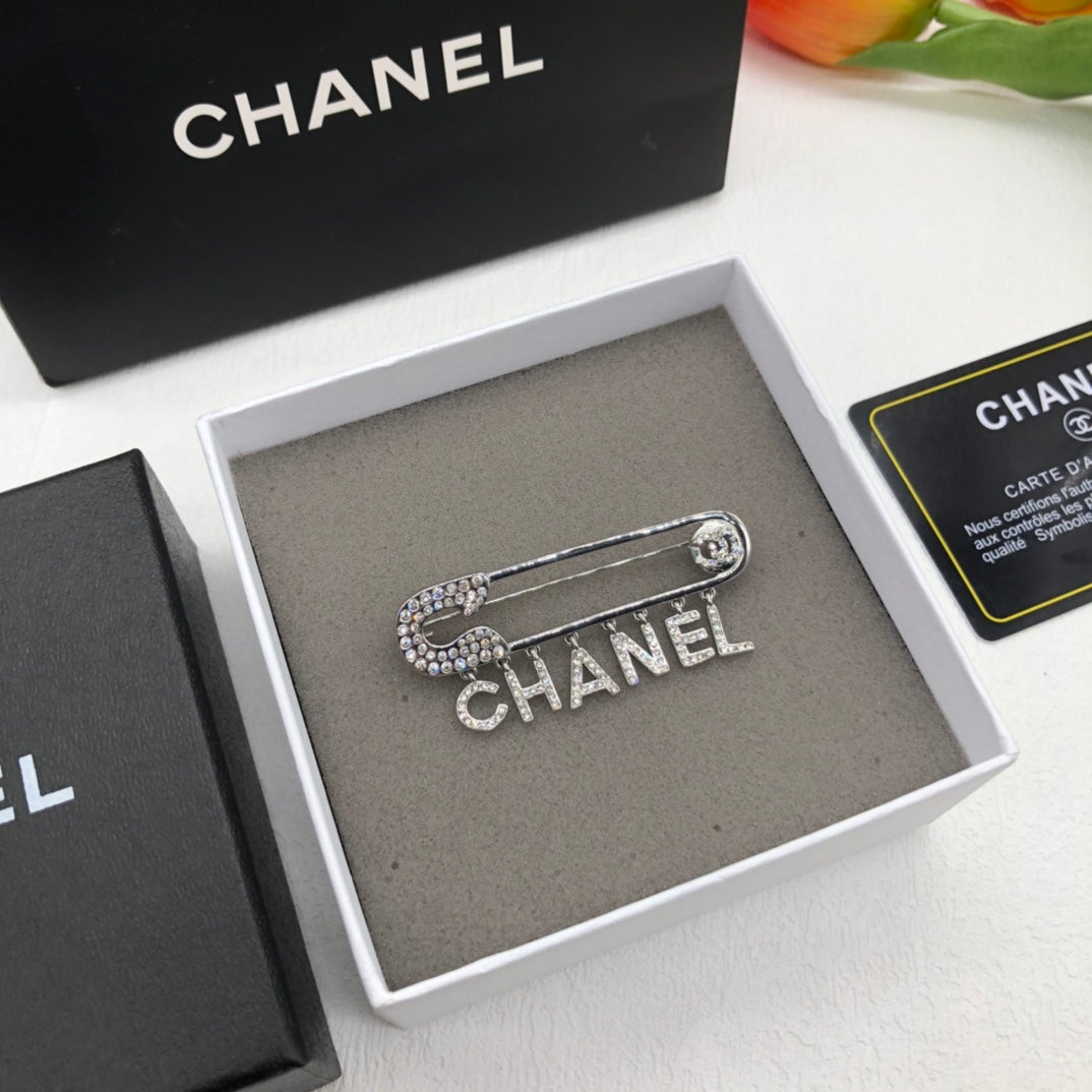 Chanel style brooches - product photo 2