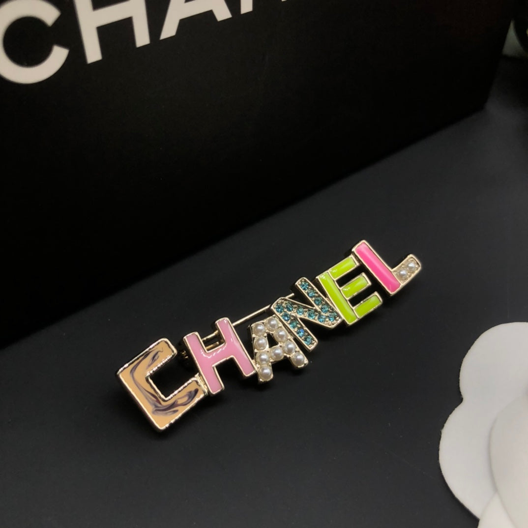 Chanel style brooches - product photo 6
