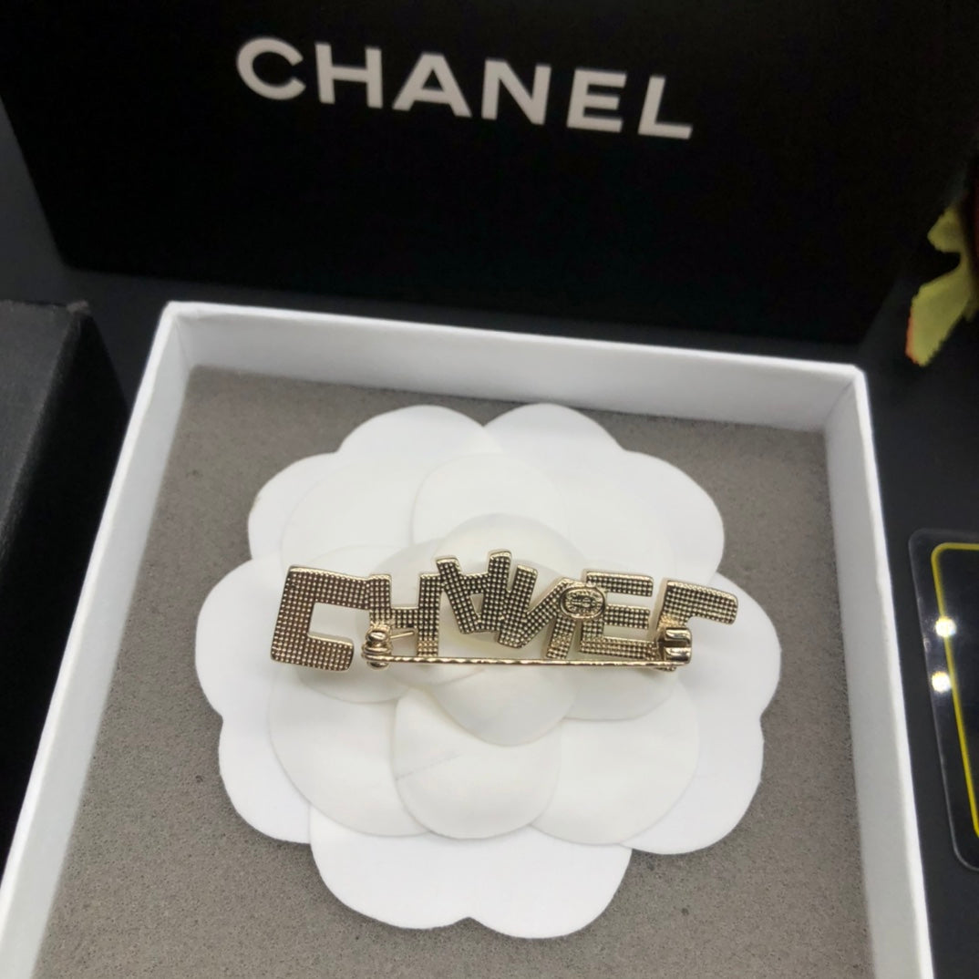 Chanel style brooches - product photo 4