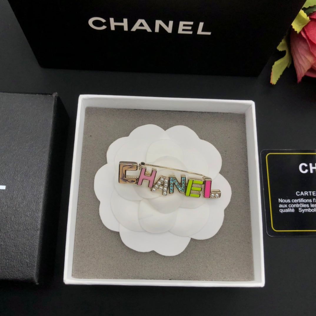Chanel style brooches - product photo 2