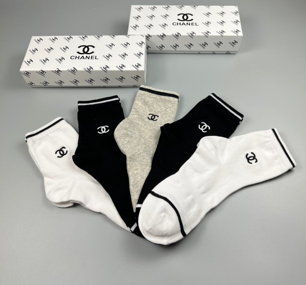 Chanel Black White Plain Contrast Cuffs Ankle Socks, image 2