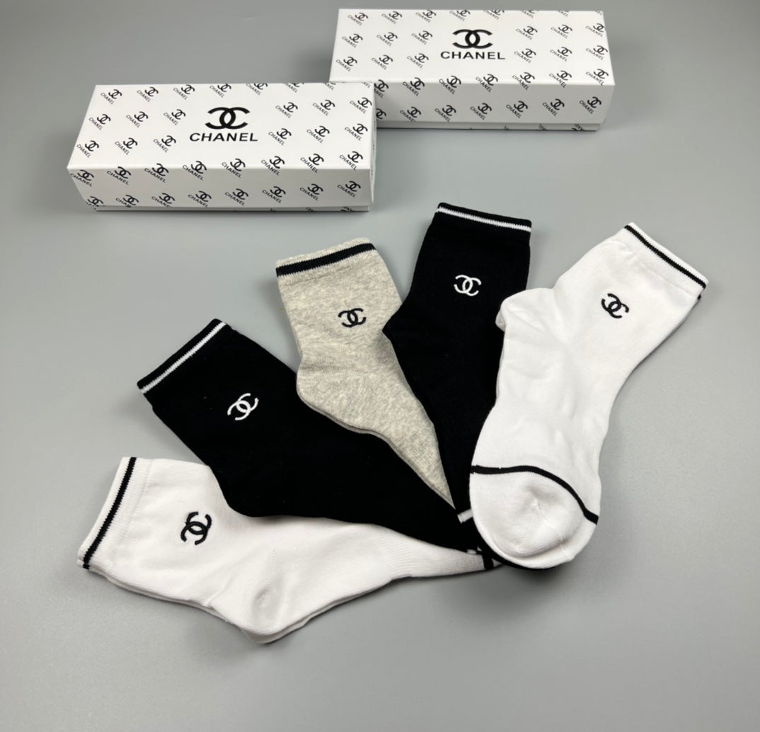 Chanel Black White Plain Contrast Cuffs Ankle Socks, image 4