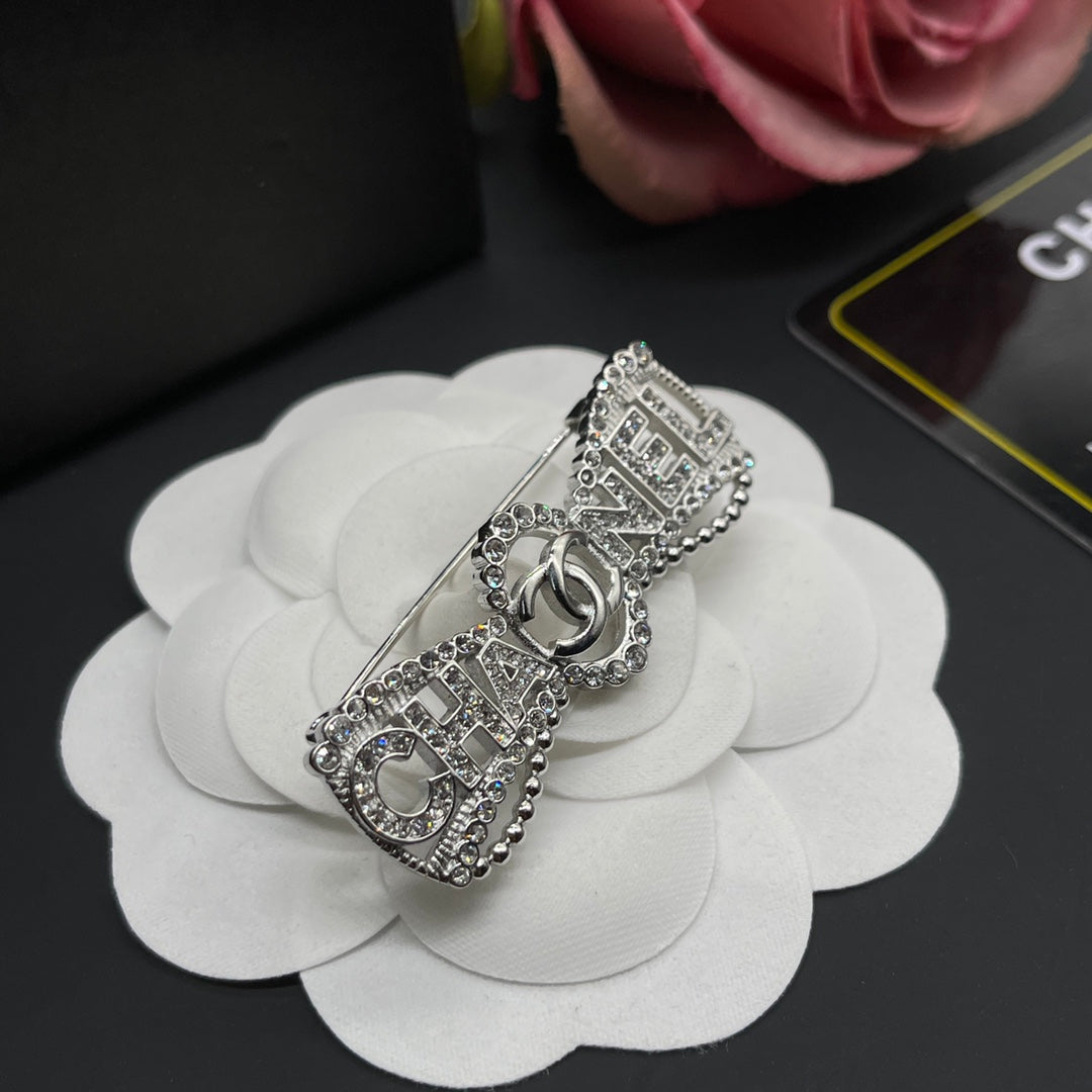 Chanel style brooches - product photo 2