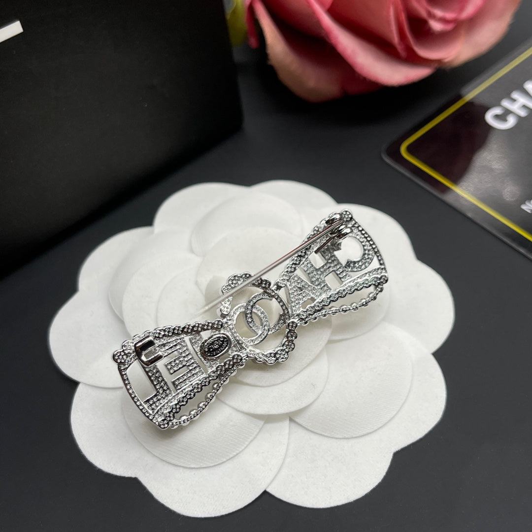 Chanel style brooches - product photo 4
