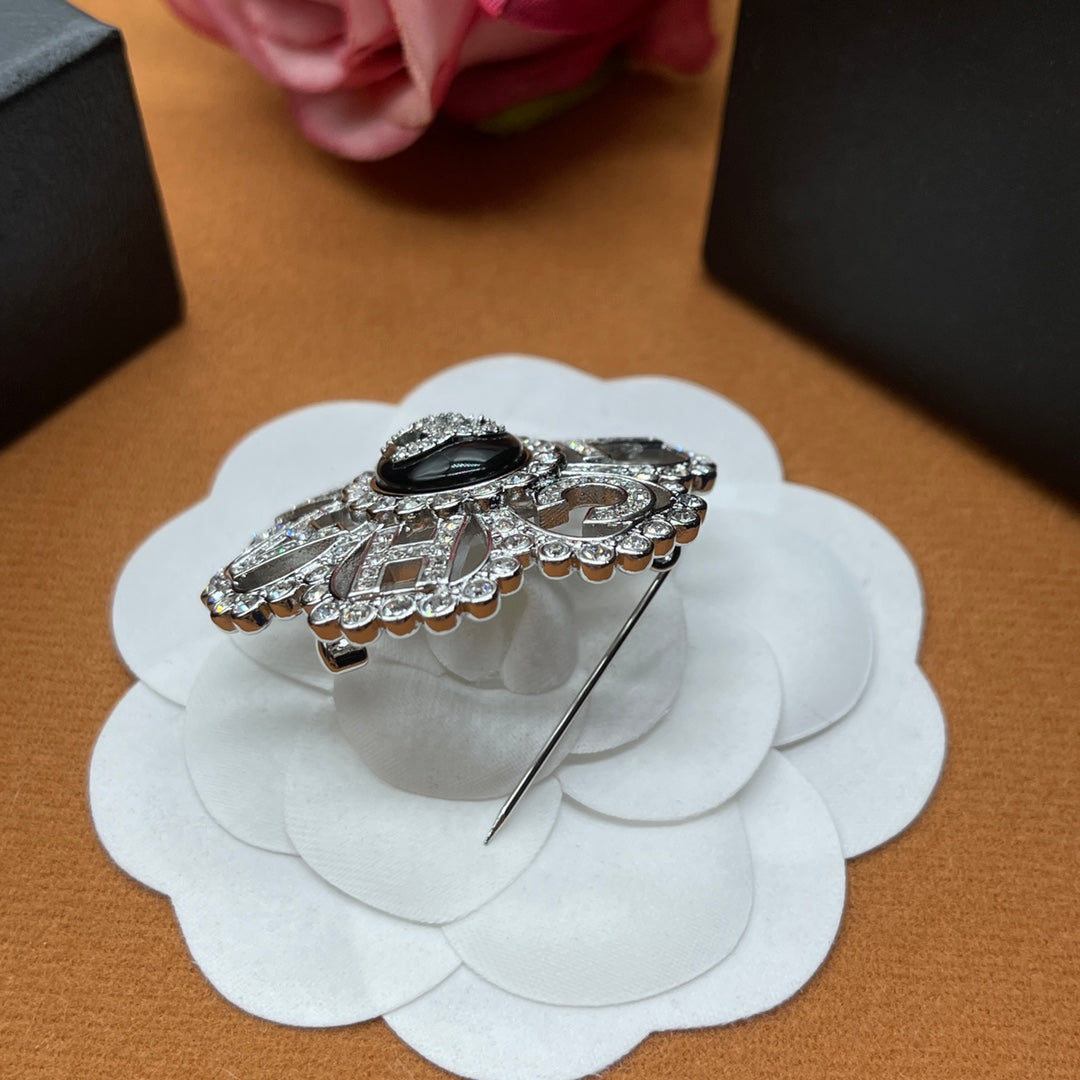 Chanel style brooches - product photo 3