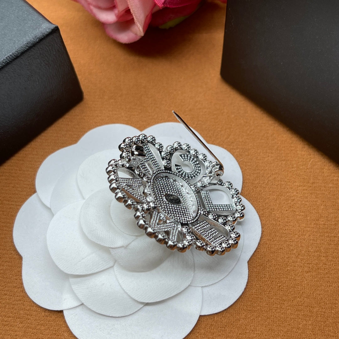 Chanel style brooches - product photo 4