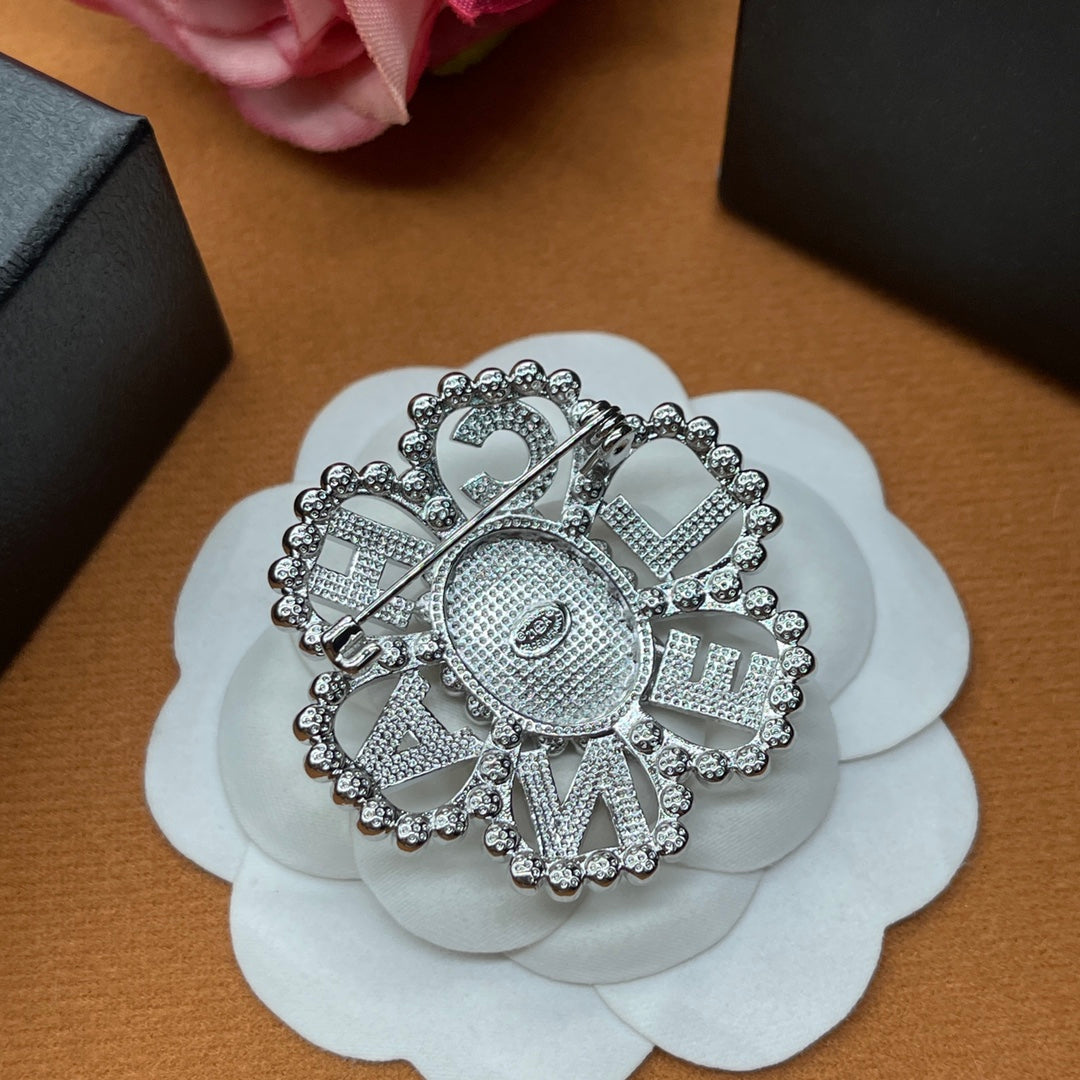 Chanel style brooches - product photo 5