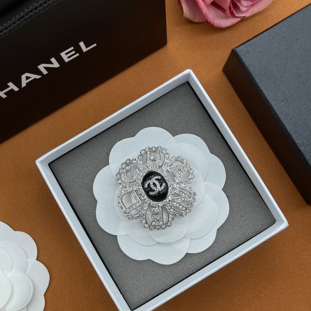 Chanel style brooches - product photo 2