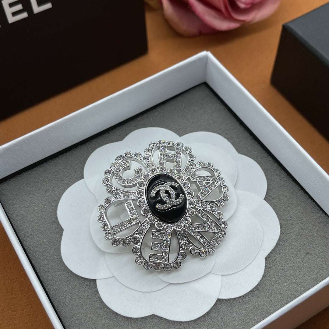 Chanel style brooches - product photo 1