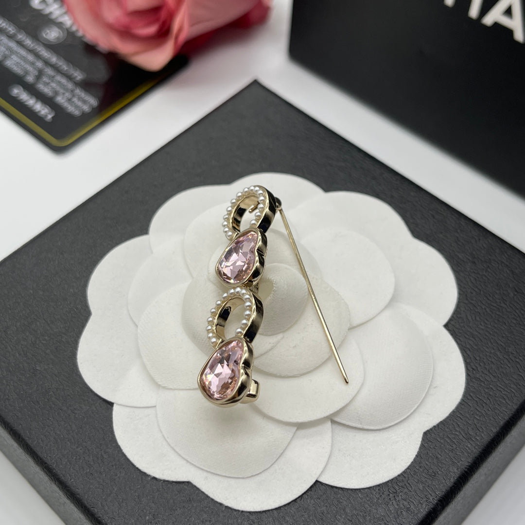 Chanel style brooches - product photo 2