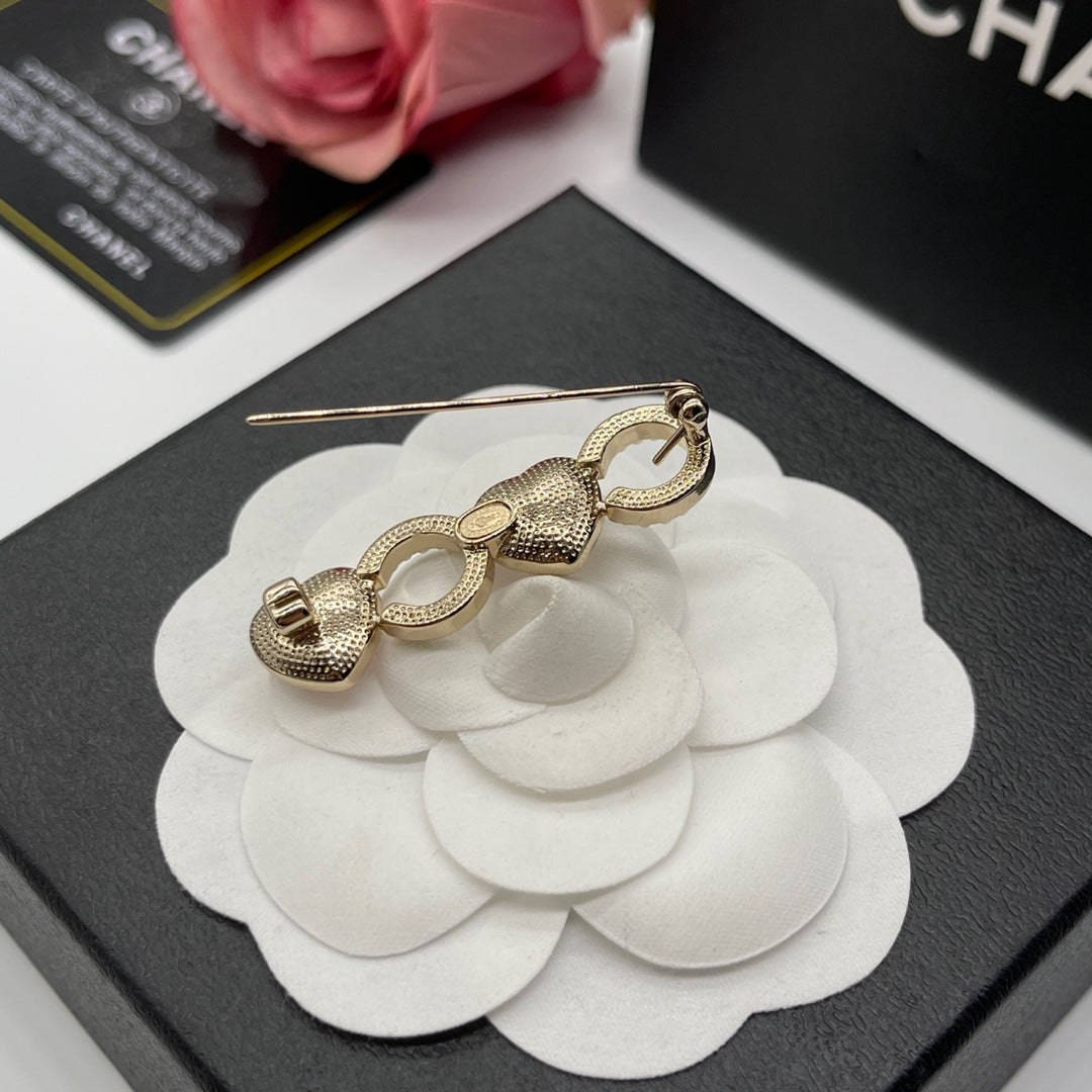 Chanel style brooches - product photo 5