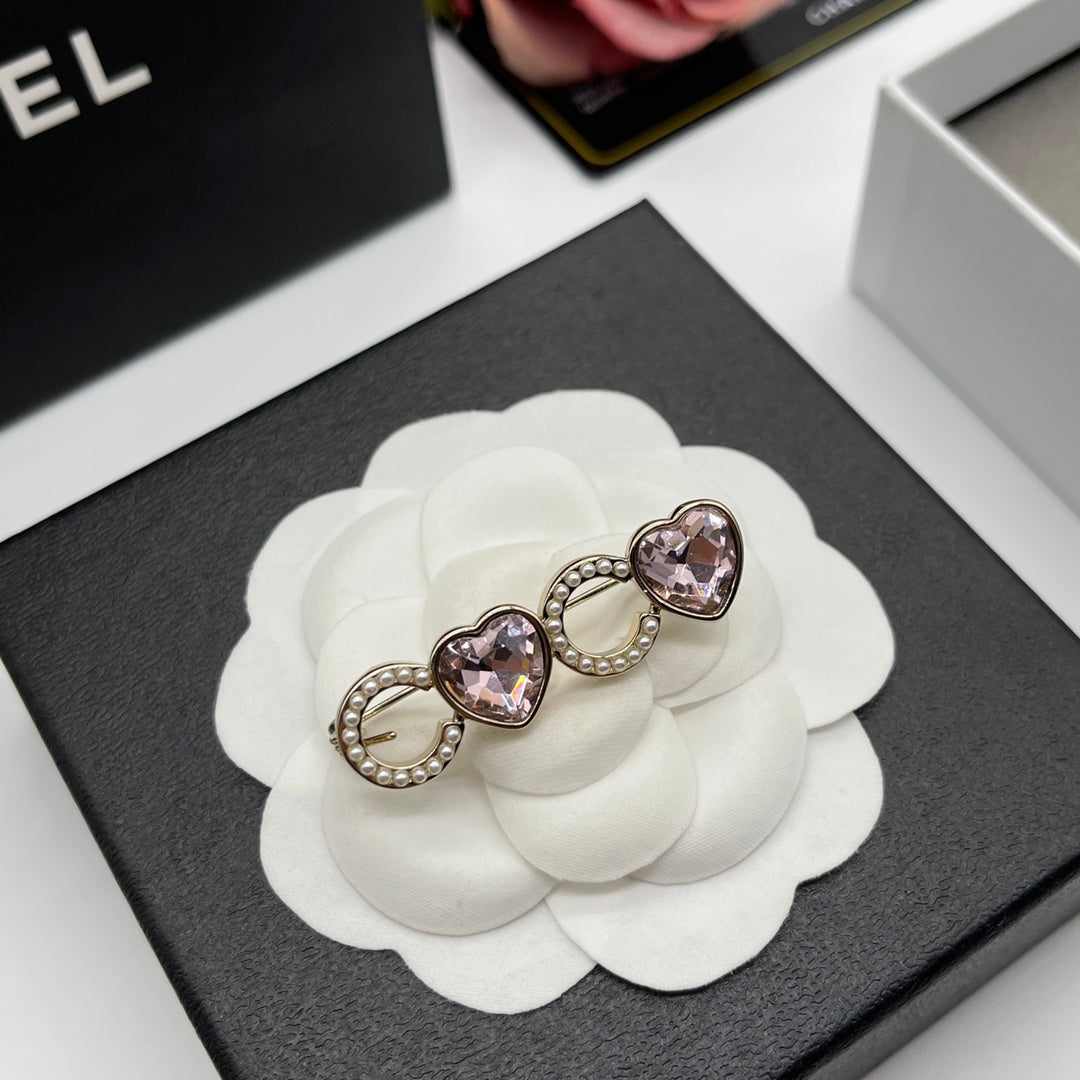 Chanel style brooches - product photo 3