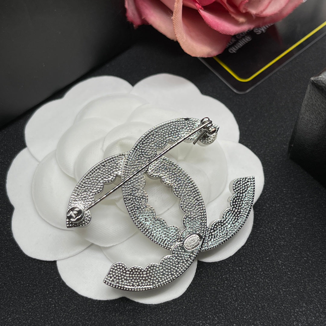 Chanel style brooches - product photo 6