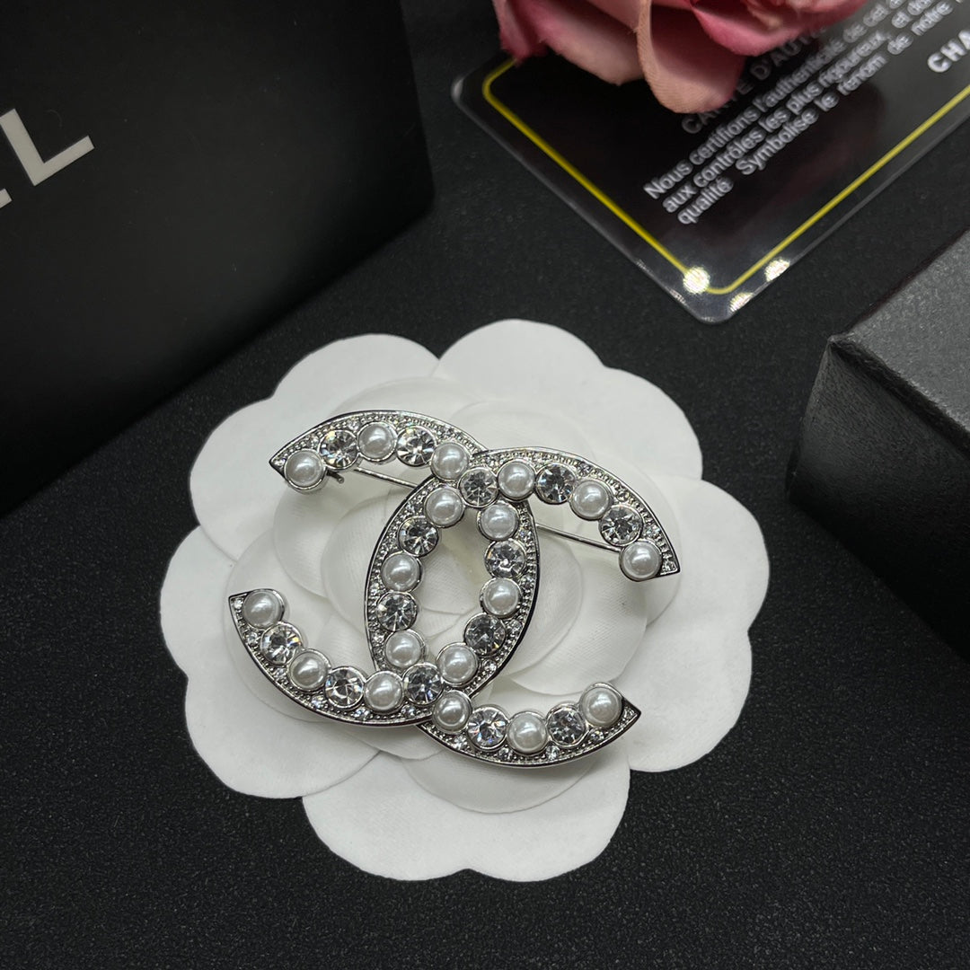 Chanel style brooches - product photo 2