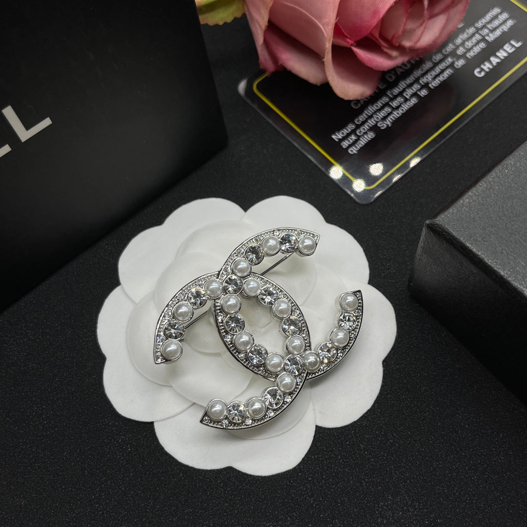 Chanel style brooches - product photo 1