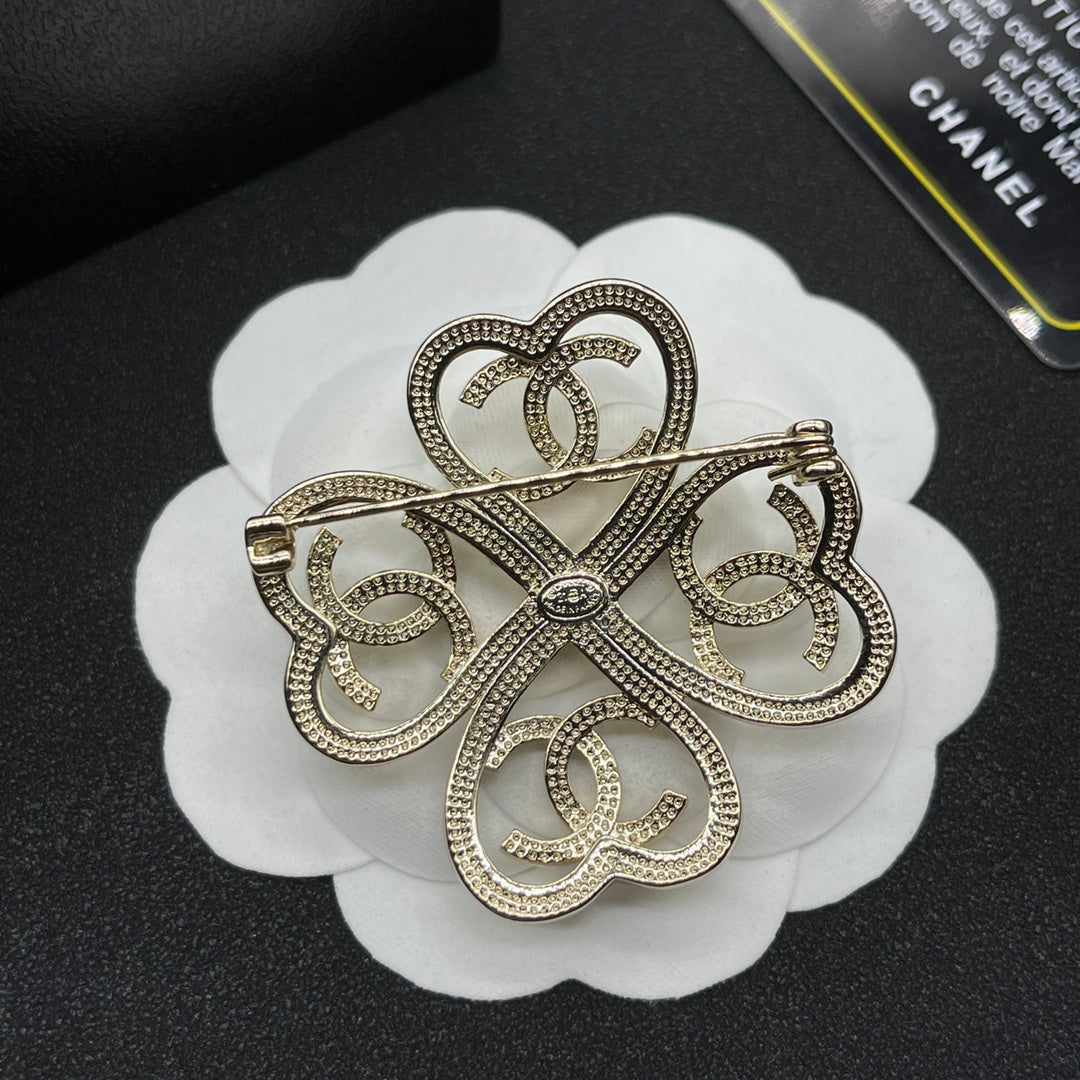 Chanel style brooches - product photo 6