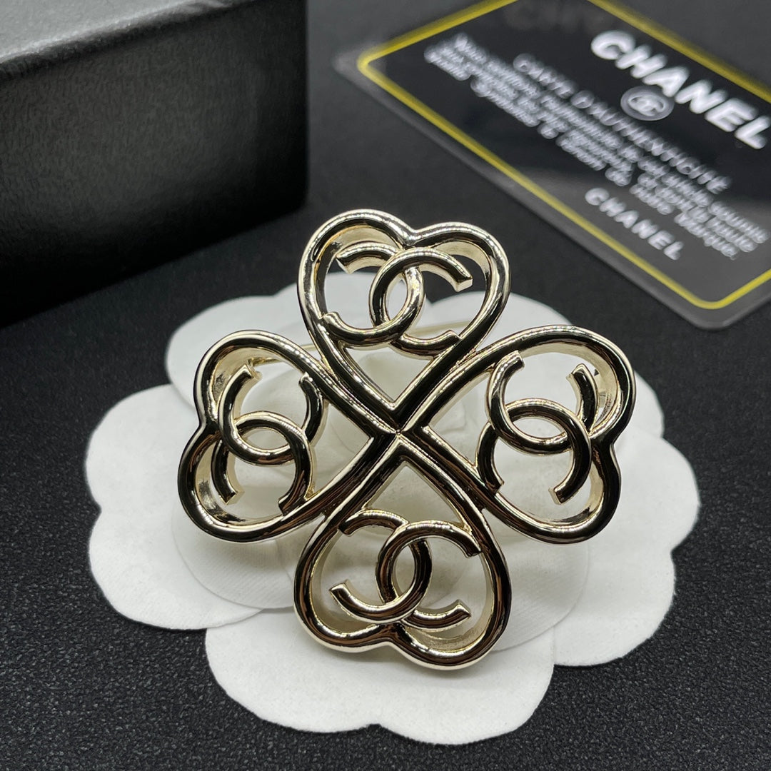 Chanel style brooches - product photo 2