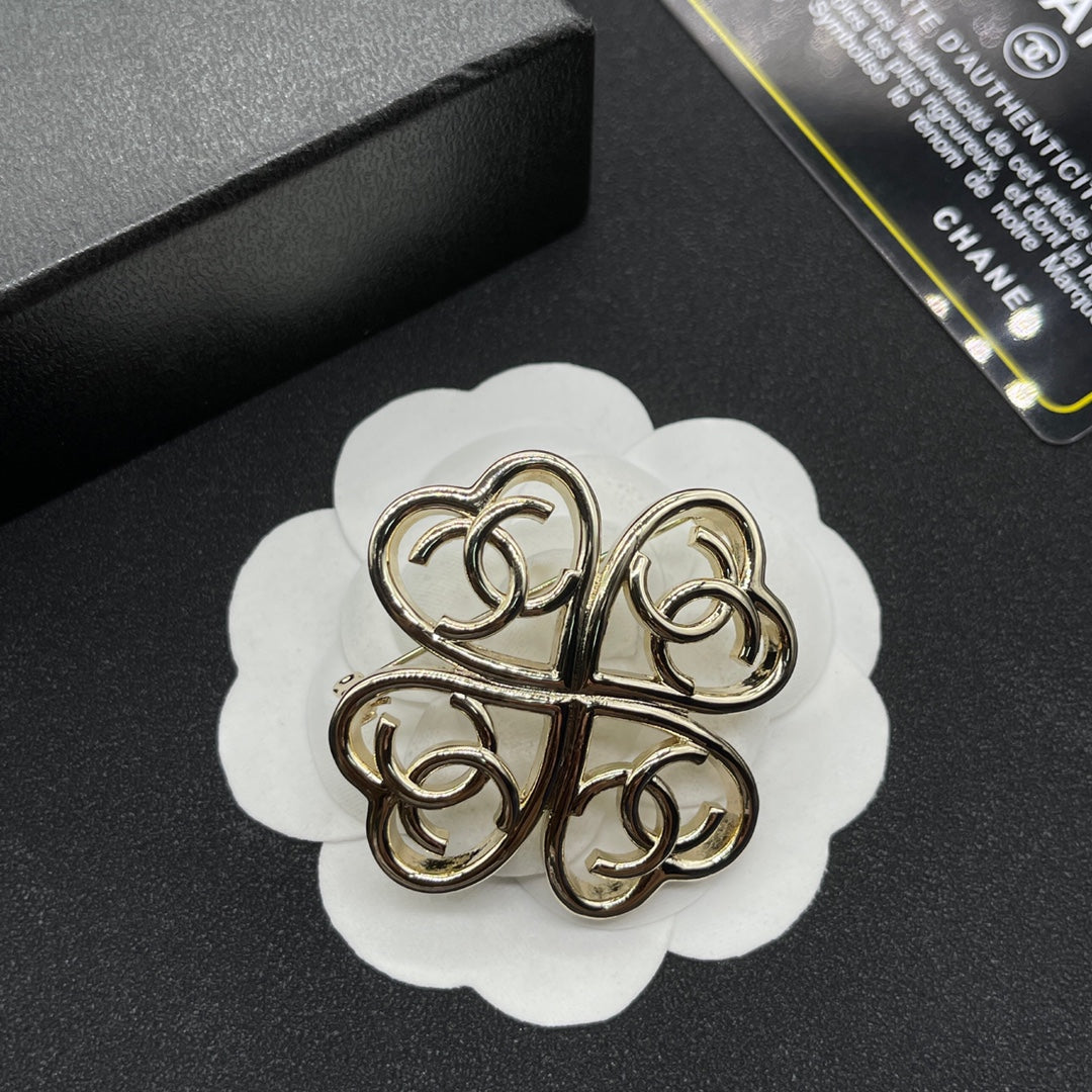 Chanel style brooches - product photo 3