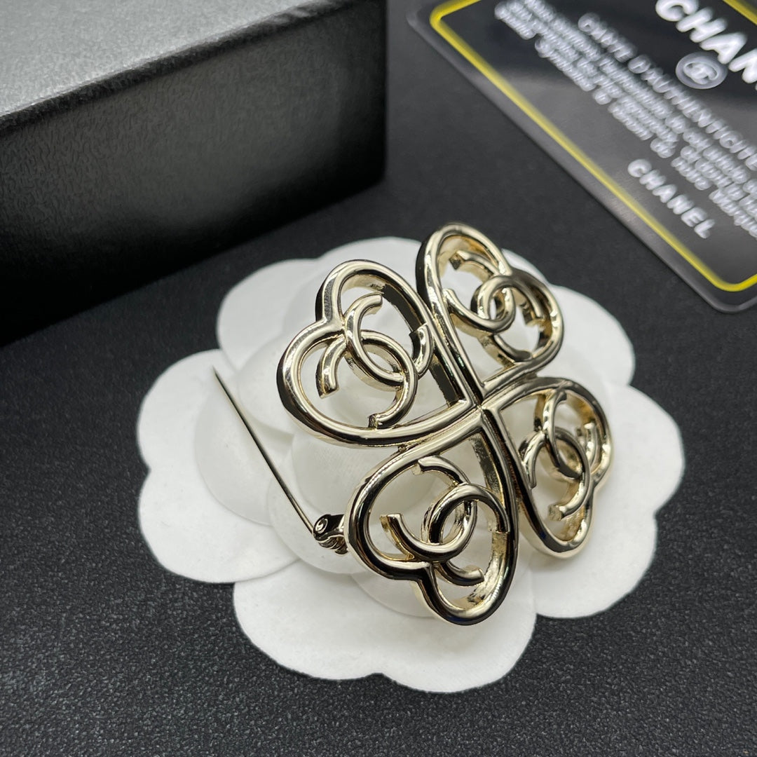 Chanel style brooches - product photo 4