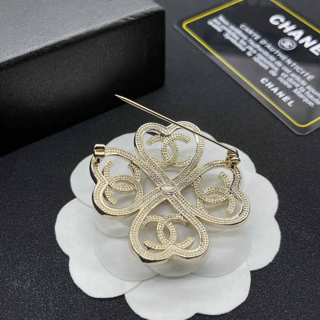 Chanel style brooches - product photo 5