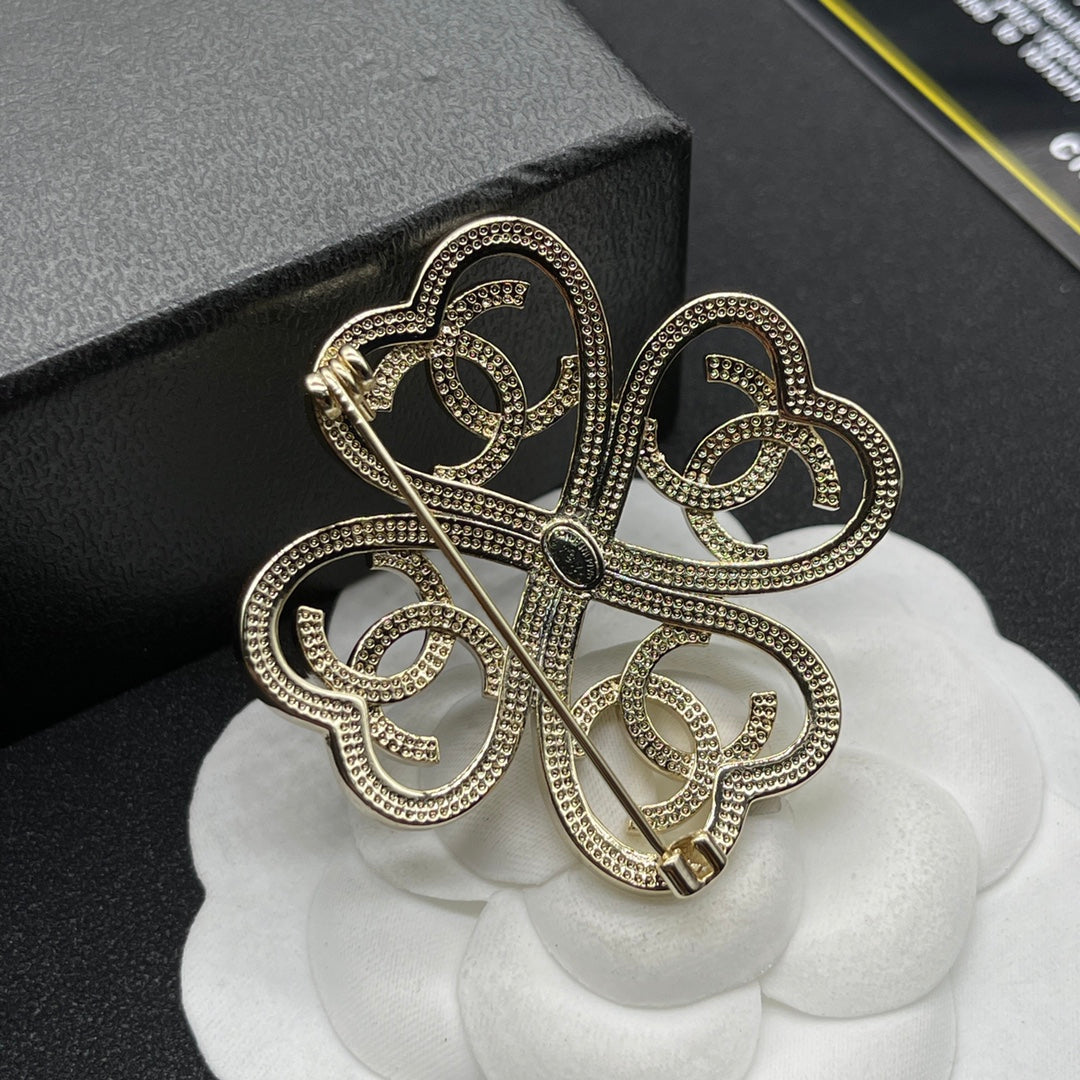 Chanel style brooches - product photo 7