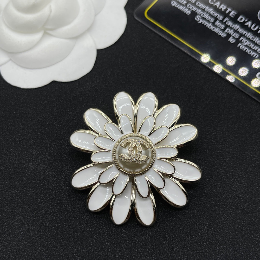 Chanel style brooches - product photo 1