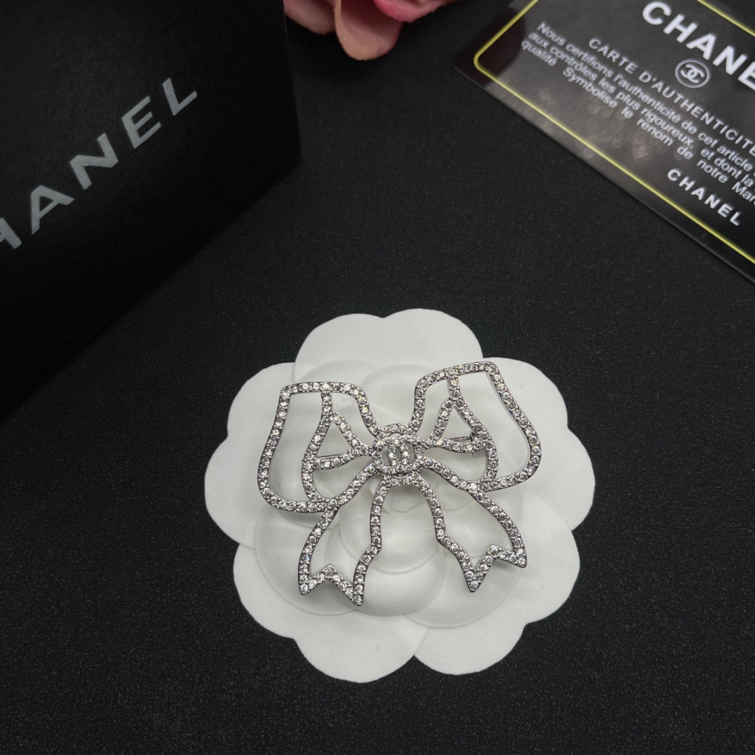 Chanel style brooches - product photo 2