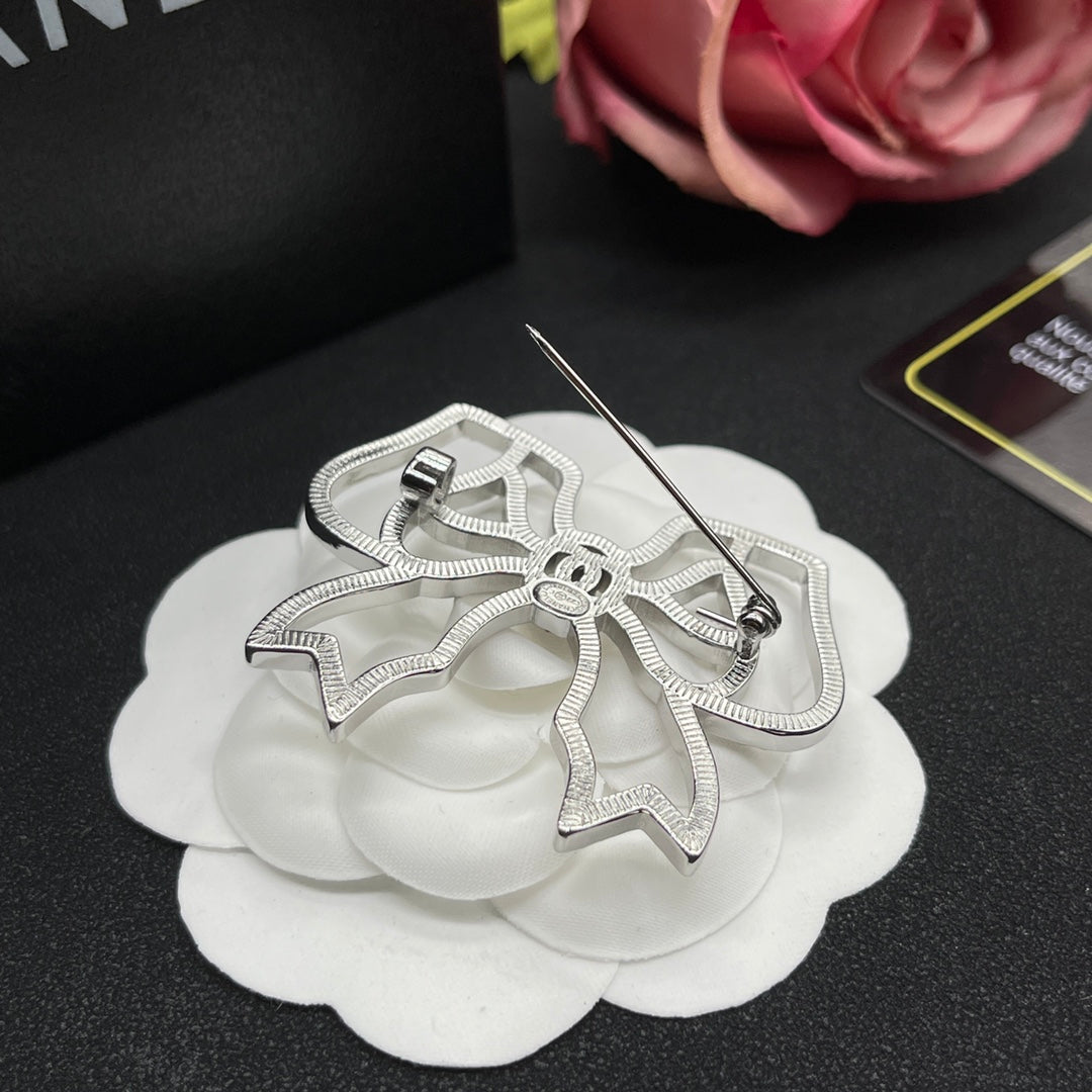 Chanel style brooches - product photo 4