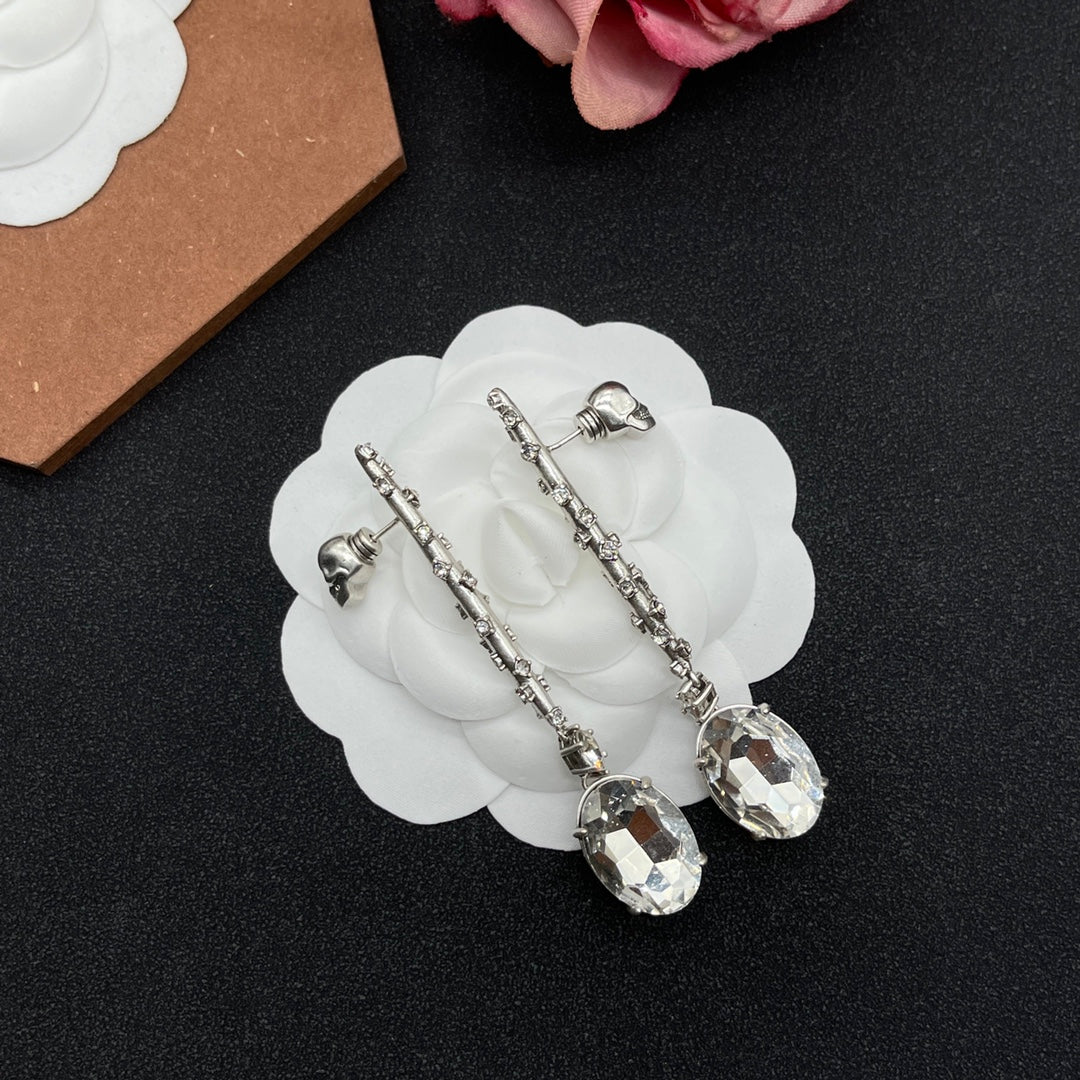 Alexander McQueen Pearl Pin Drop earrings in Silver Tone, detail view 2