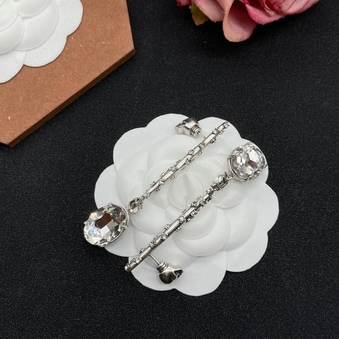 Alexander McQueen Pearl Pin Drop earrings in Silver Tone, detail view 3
