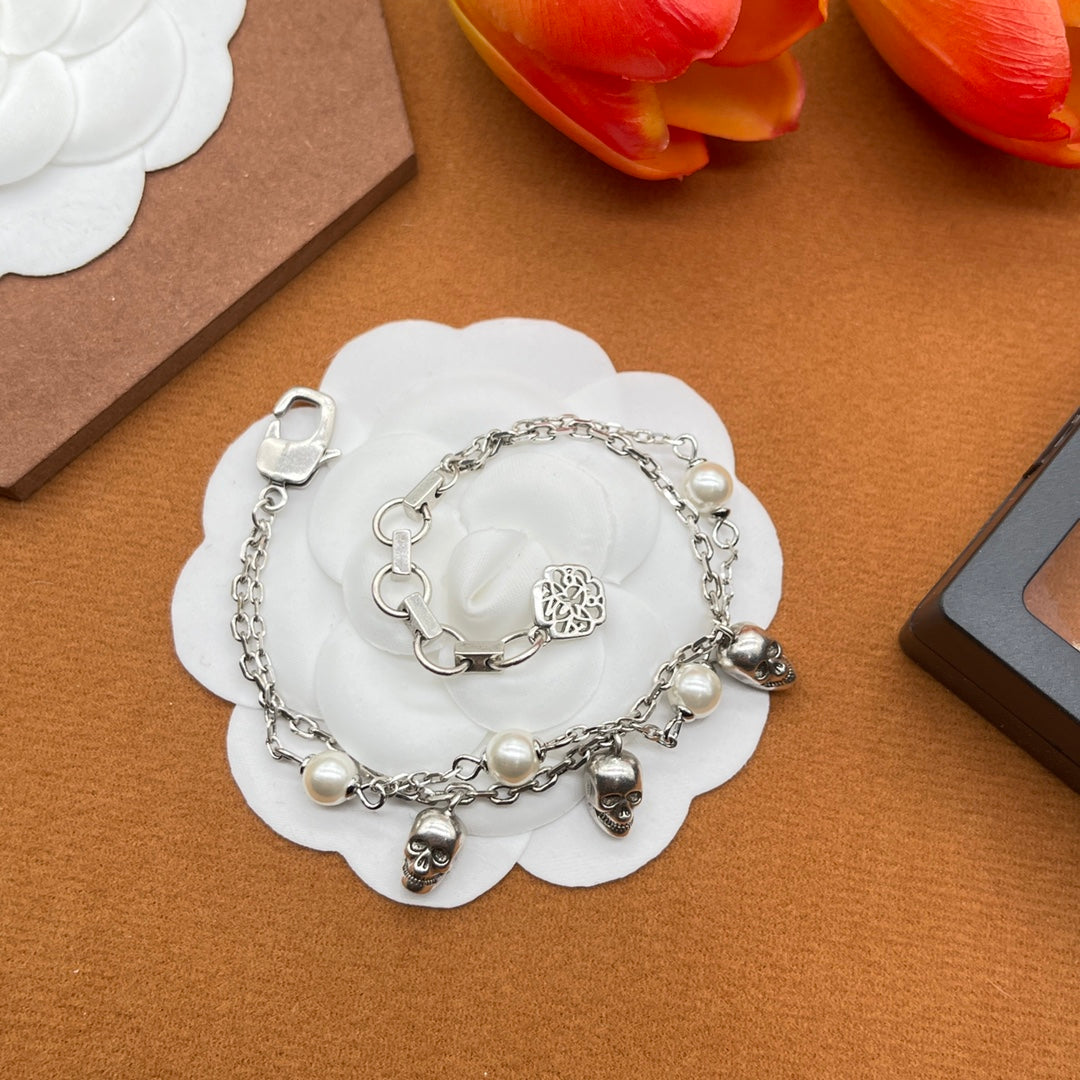 Alexander McQueen Fine Skull Chain bracelet in Silver Tone, detail view 5