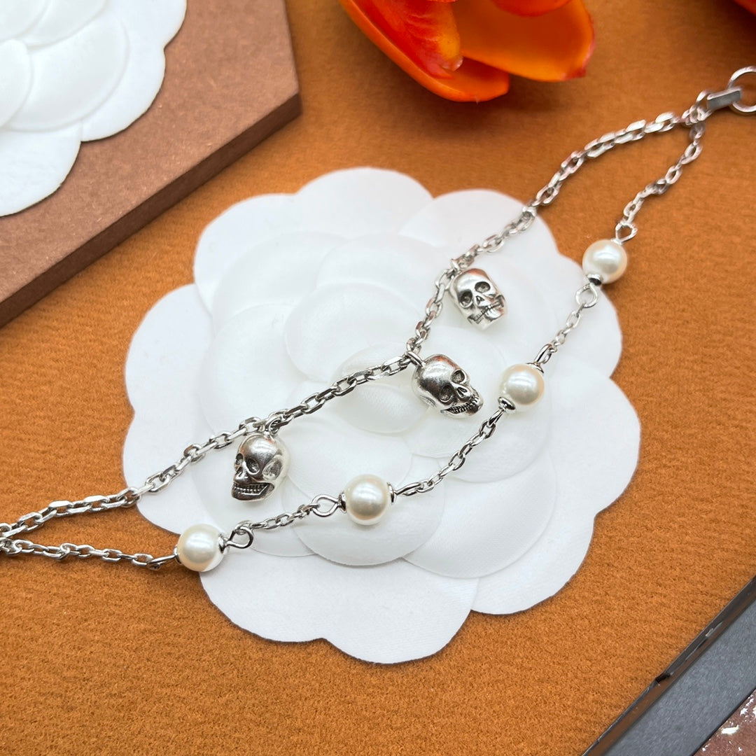 Alexander McQueen Fine Skull Chain bracelet in Silver Tone, detail view 2