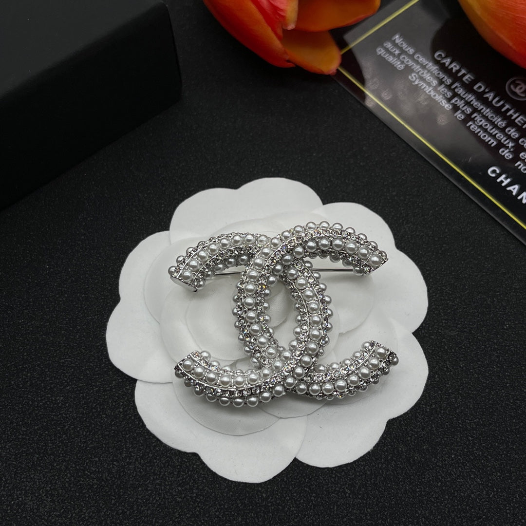 Chanel style brooches - product photo 3