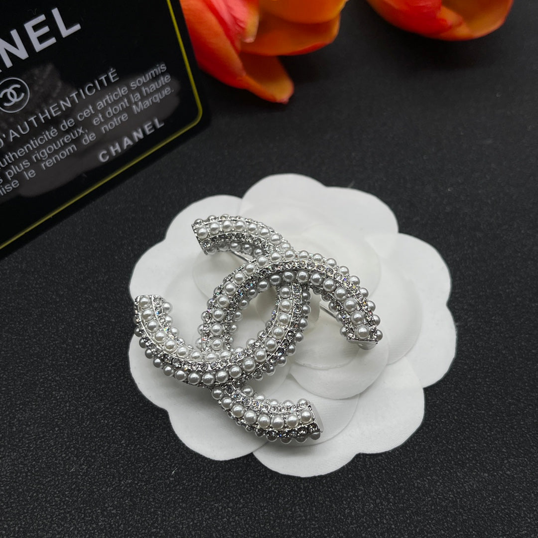 Chanel style brooches - product photo 2
