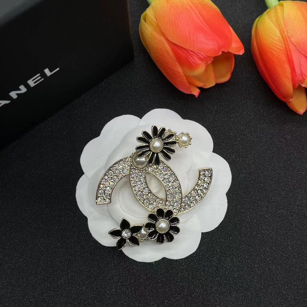 Chanel style brooches - product photo 1