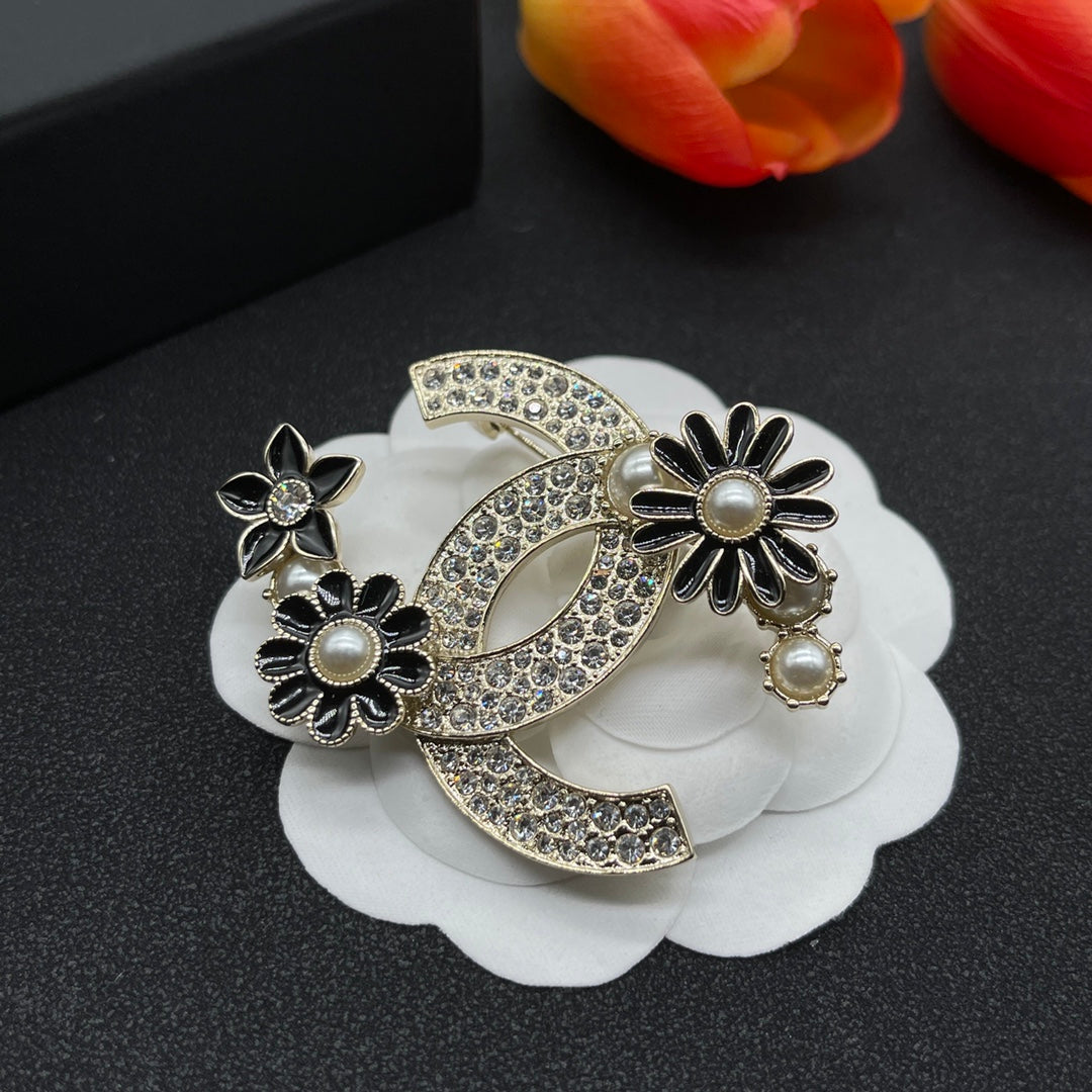 Chanel style brooches - product photo 2