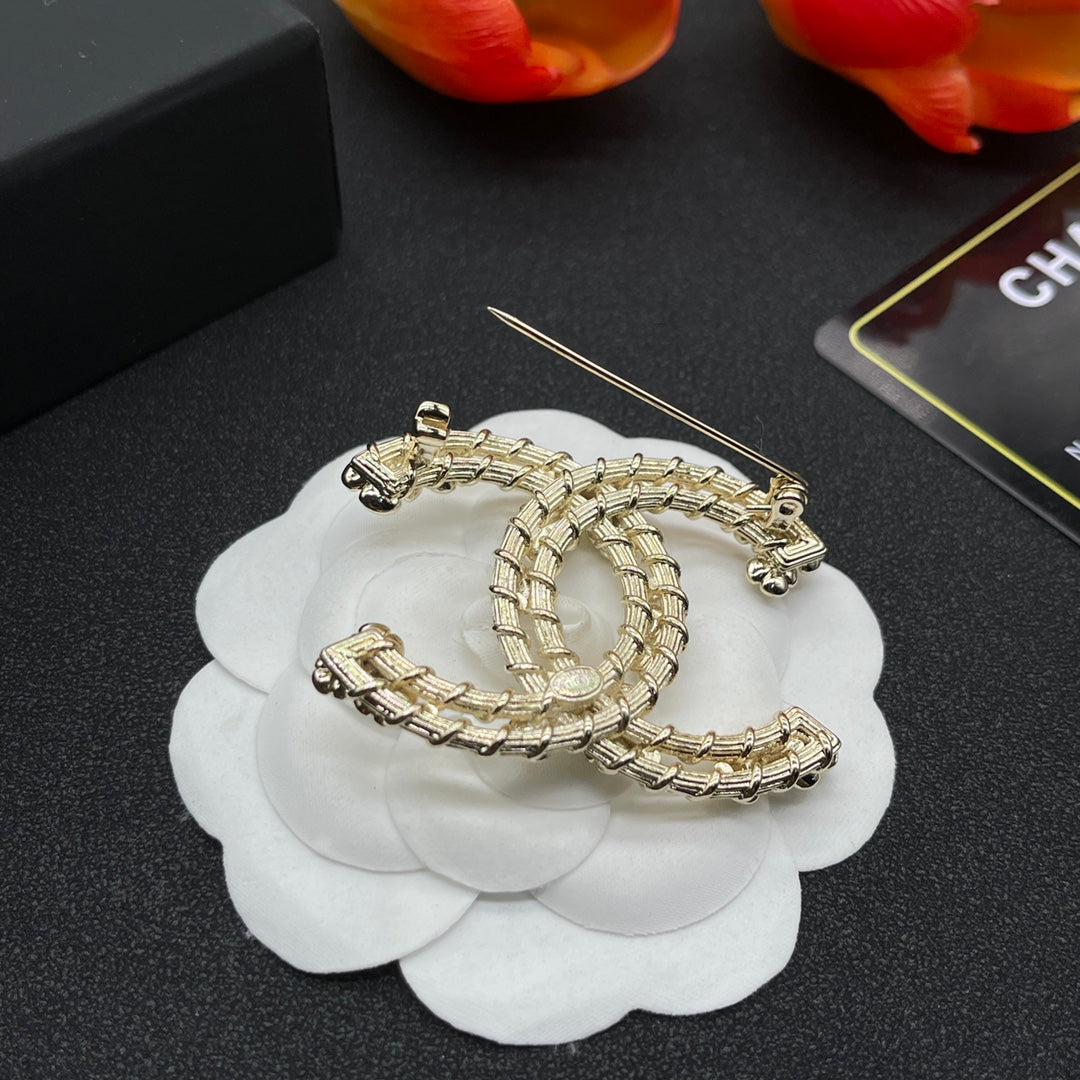 Chanel style brooches - product photo 5