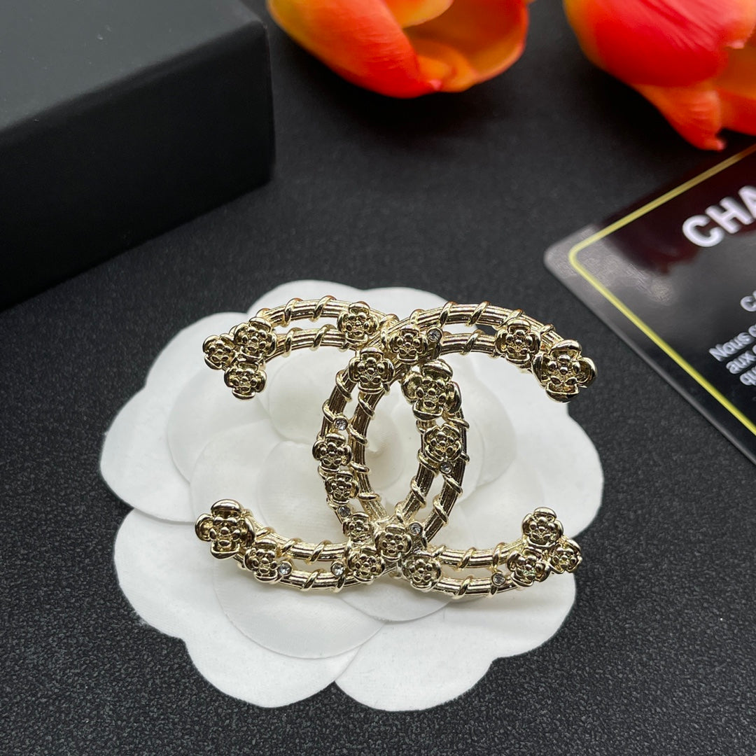 Chanel style brooches - product photo 3