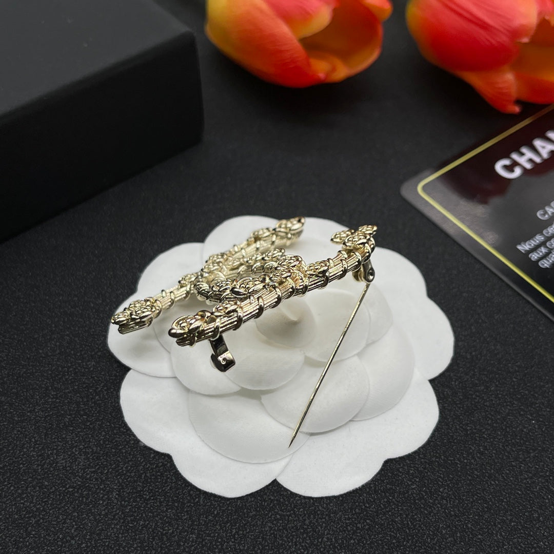 Chanel style brooches - product photo 4