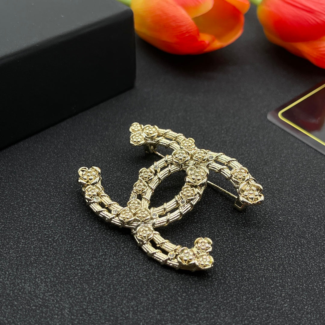Chanel style brooches - product photo 2
