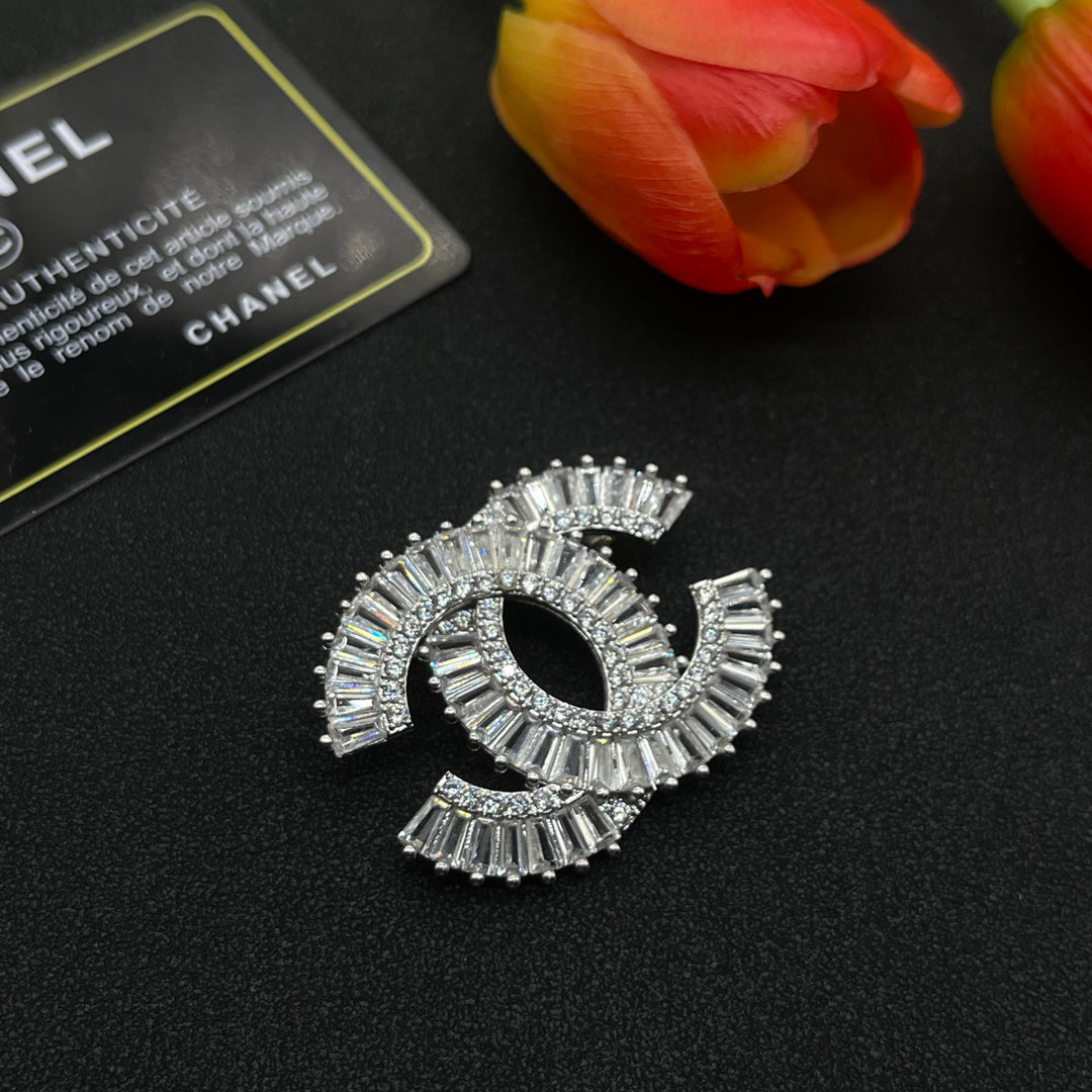 Chanel style brooches - product photo 2