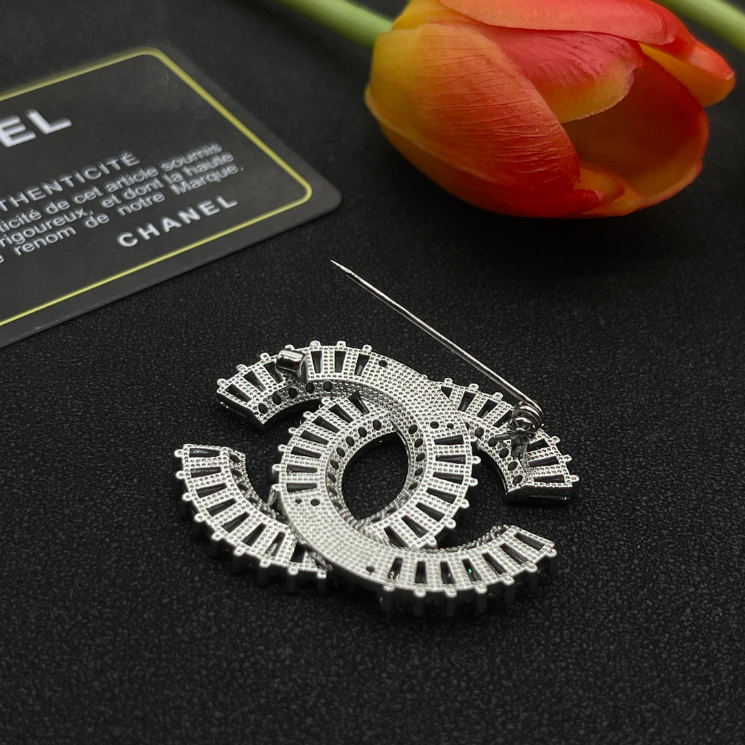 Chanel style brooches - product photo 5