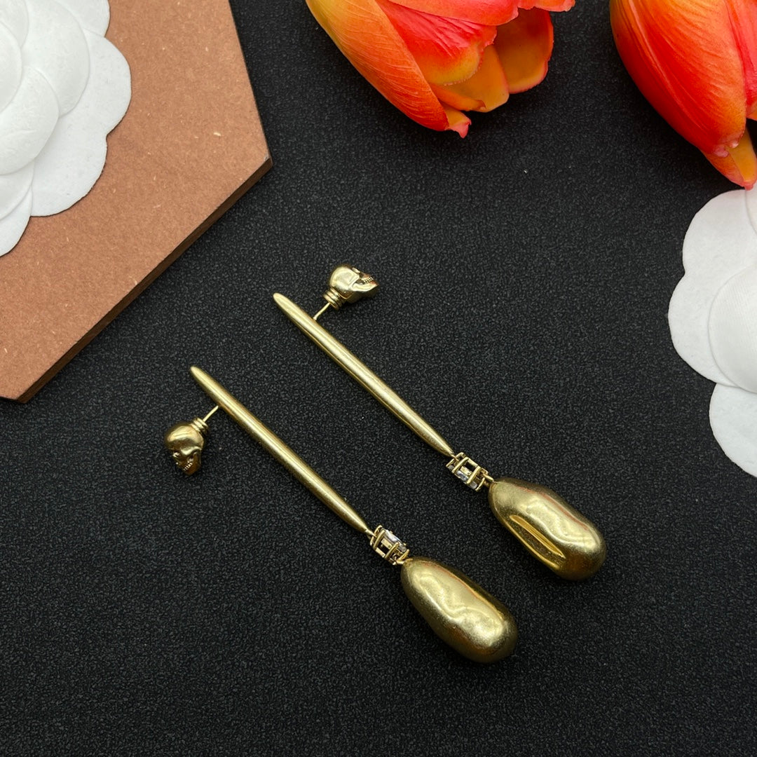 Alexander McQueen Sculpted Pin Drop earrings in Gold Tone, detail view 9