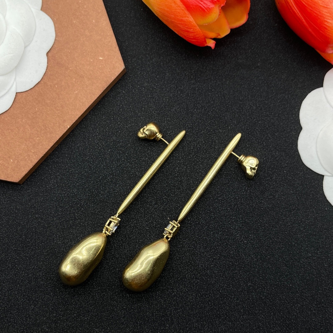 Alexander McQueen Sculpted Pin Drop earrings in Gold Tone, detail view 10